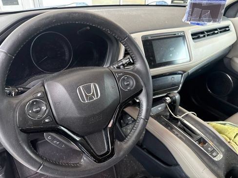 Used 2018 Honda HR-V EX-L image 2