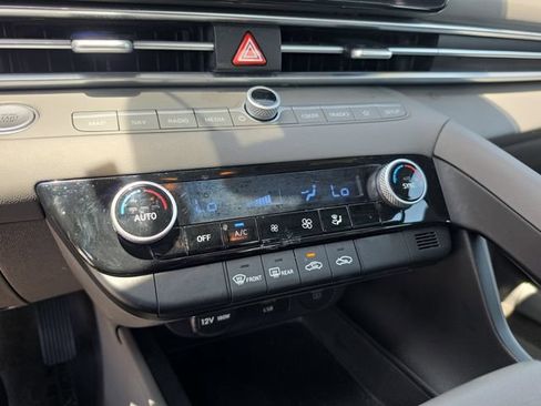 Used 2024 Hyundai Elantra SEL FWD image 25