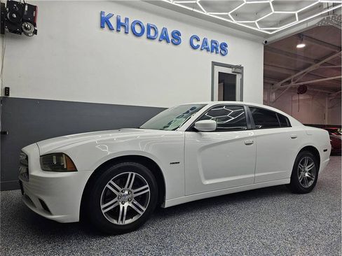 Used 2014 Dodge Charger R/T RWD image 2