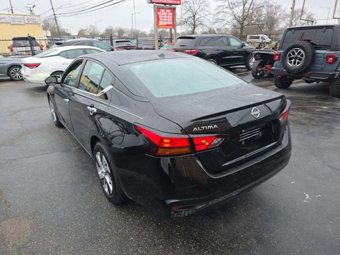 Used 2025 Nissan Altima 2.5 S image 2