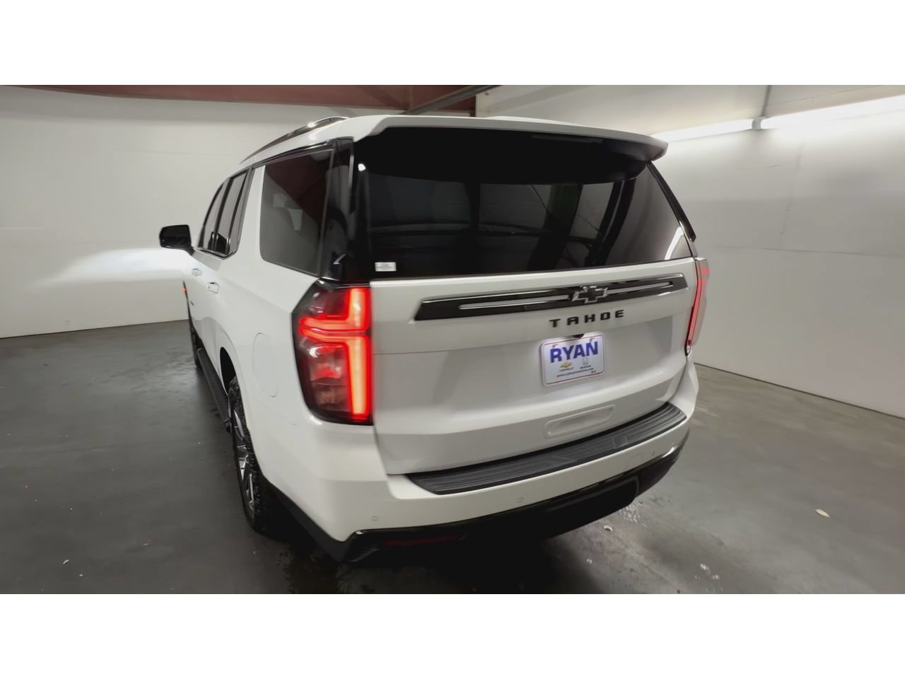 Used 2024 Chevrolet Tahoe Z71 w/ Luxury Package AWD/4WD image 7
