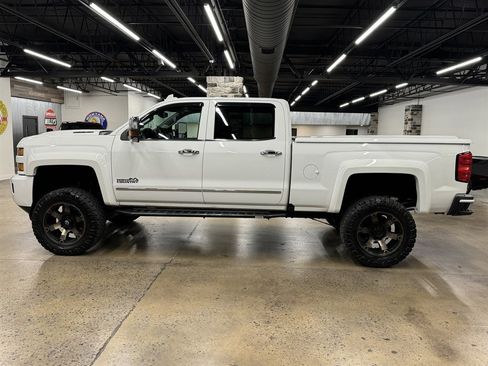 Used 2019 Chevrolet Silverado 2500 High Country w/ Duramax Plus Package image 4