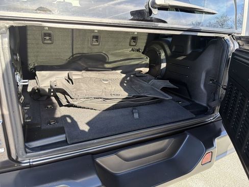 Used 2023 Jeep Wrangler Unlimited w/ Cold Weather Group image 30