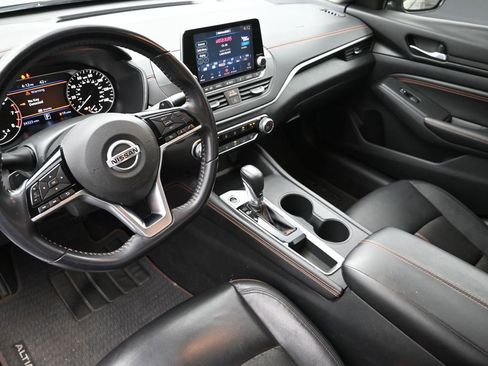 Used 2020 Nissan Altima 2.5 SR w/ Premium Package image 17