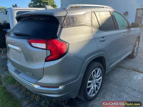 Used 2024 GMC Terrain Denali w/ Denali Premium Package AWD/4WD image 3