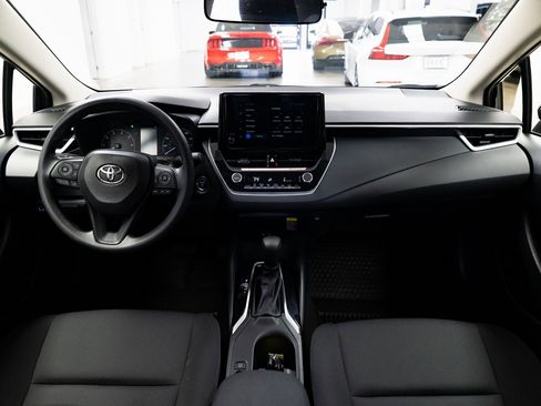 Used 2025 Toyota Corolla LE image 8