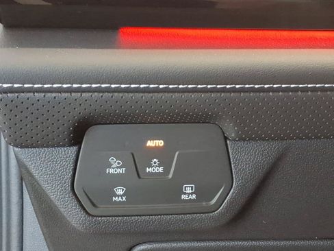 Used 2026 Volkswagen Atlas SEL AWD/4WD image 11