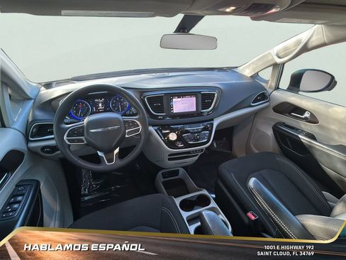Used 2022 Chrysler Voyager LX image 24