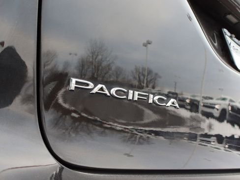 Used 2021 Chrysler Pacifica Touring-L w/ Uconnect Theater Family Group image 32