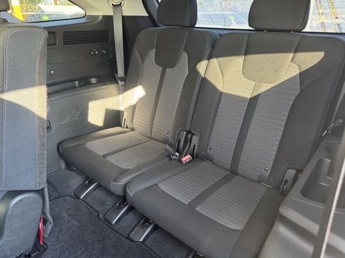 Used 2023 Kia Sorento LX image 13