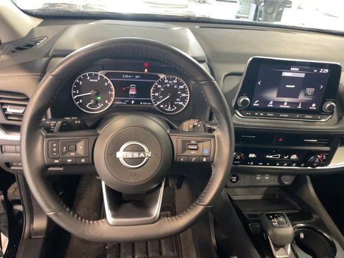 Used 2024 Nissan Rogue SV w/ SV Premium Package image 12