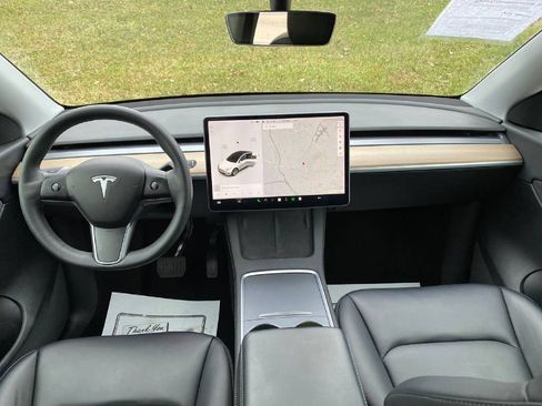 Used 2021 Tesla Model Y Long Range image 7