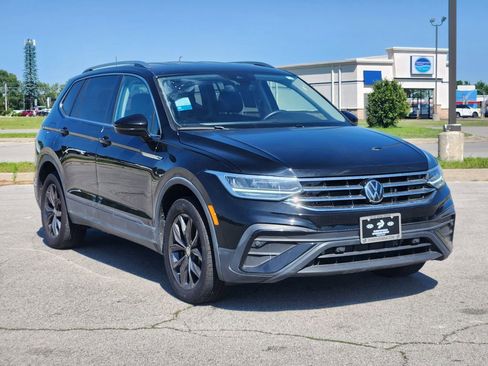 Used 2024 Volkswagen Tiguan SE AWD/4WD image 2