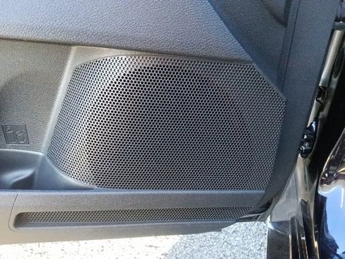 Used 2021 Toyota Avalon Limited image 13