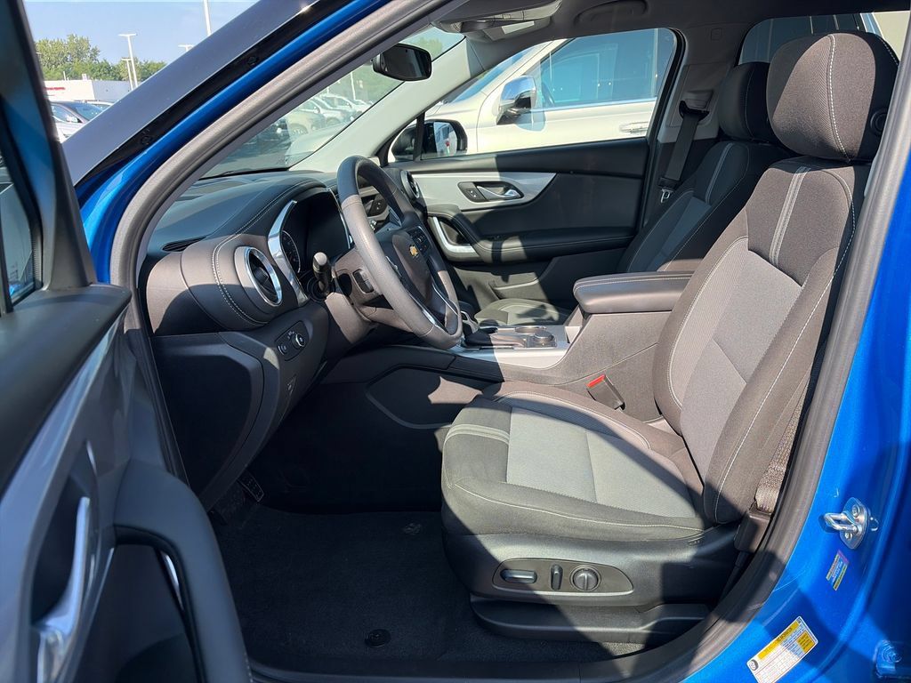 Used 2024 Chevrolet Blazer LT w/ Convenience Package FWD image 16