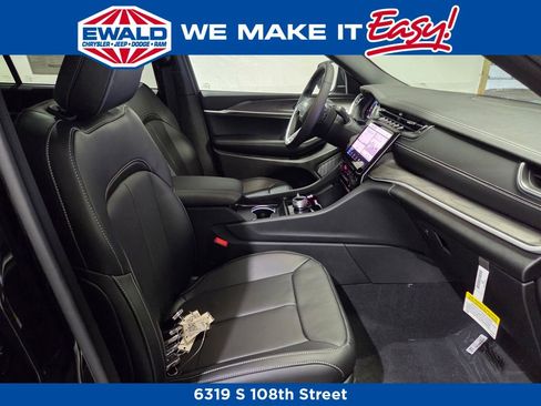 New 2025 Jeep Grand Cherokee L Limited w/ Luxury Tech Group II image 10