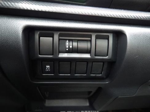 Used 2019 Subaru Crosstrek 2.0i AWD/4WD image 21