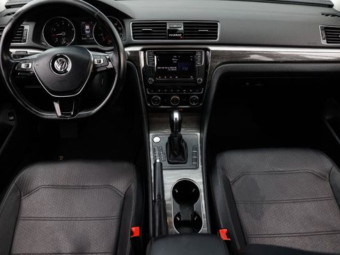 Used 2018 Volkswagen Passat 2.0T SE image 2
