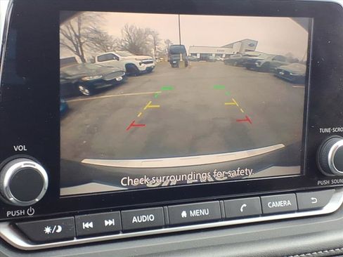 Used 2023 Nissan Rogue SV image 11