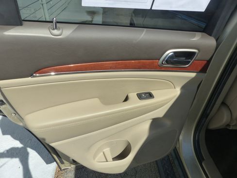 Used 2011 Jeep Grand Cherokee Overland w/ Trailer Tow Group image 12