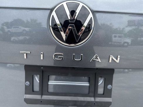 Certified 2024 Volkswagen Tiguan SE R-Line FWD image 11