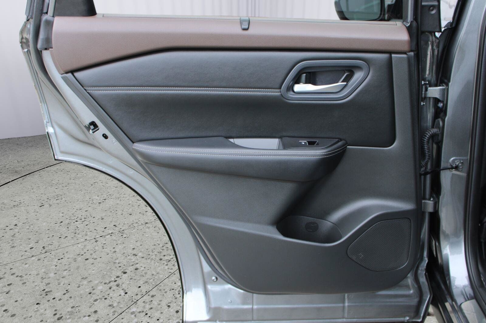 Used 2023 Nissan Rogue SL w/ SL Premium Package FWD image 46