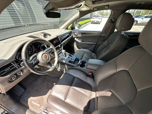 Certified 2023 Porsche Macan AWD/4WD image 4