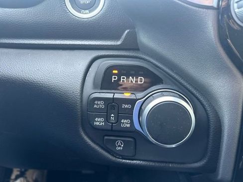 Used 2025 RAM 1500 Big Horn AWD/4WD image 32