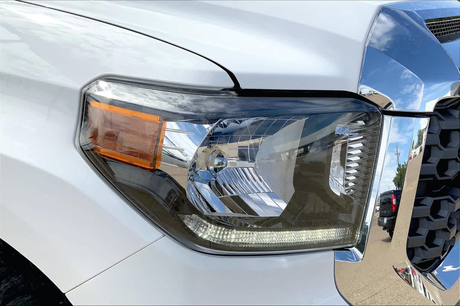Used 2020 Toyota Tundra SR5 w/ SR5 Upgrade Package AWD/4WD image 28