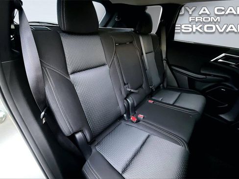 New 2025 Mitsubishi Outlander ES image 9