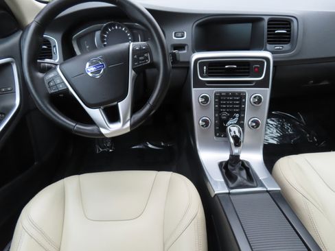 Used 2018 Volvo S60 T5 Dynamic w/ Vision Package image 17