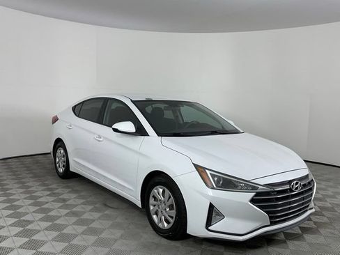 Used 2019 Hyundai Elantra SE w/ Cargo Package FWD image 3