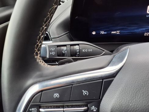 Used 2025 Chevrolet Traverse LT image 14