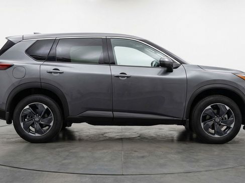 Used 2025 Nissan Rogue SV AWD/4WD image 11