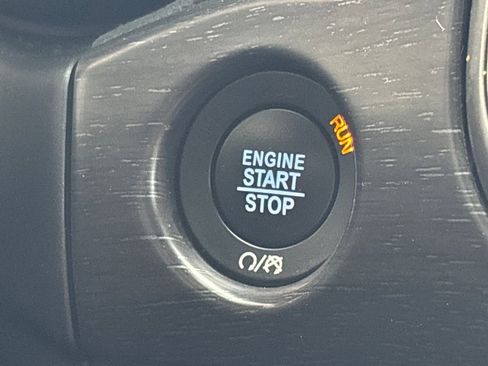 Used 2018 Jeep Grand Cherokee Altitude image 18