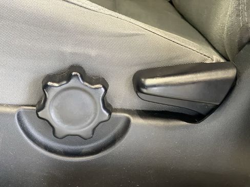 Certified 2018 Toyota Tacoma SR image 14