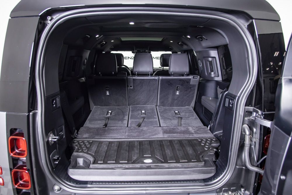 Used 2024 Land Rover Defender 130 X-Dynamic SE AWD/4WD image 5