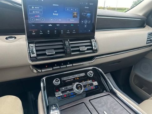 Used 2024 Lincoln Navigator Reserve AWD/4WD image 38