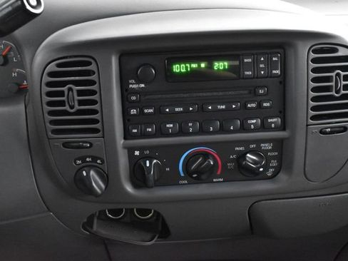 Used 2001 Ford F150 XLT AWD/4WD image 12