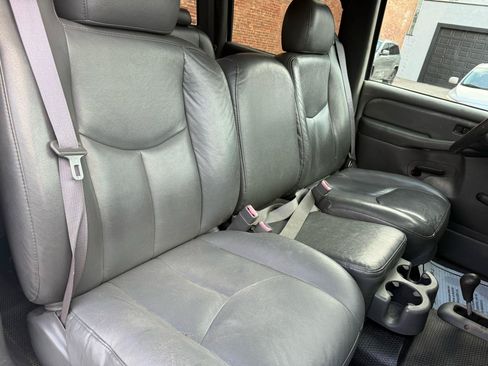 Used 2006 Chevrolet Silverado 2500 W/T w/ Skid Plate Package AWD/4WD image 9