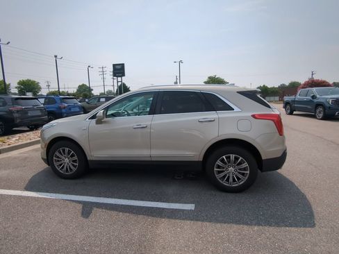 Used 2017 Cadillac XT5 Luxury w/ Driver Awareness Package FWD image 6