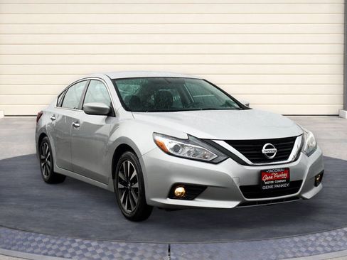 Used 2018 Nissan Altima 2.5 SV image 1