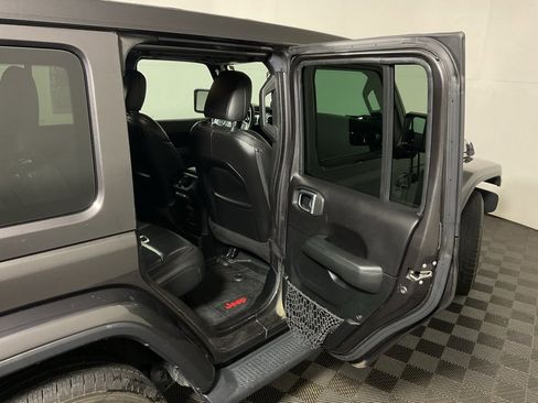 Used 2020 Jeep Wrangler Unlimited Sahara image 30