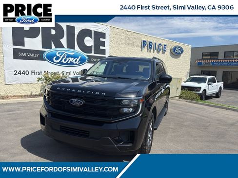 Certified 2025 Ford Expedition Active AWD/4WD image 1