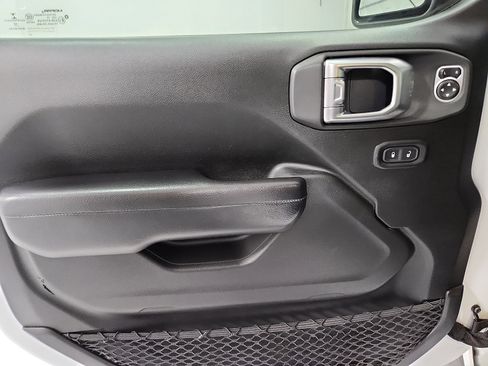 Used 2019 Jeep Wrangler Sport image 14