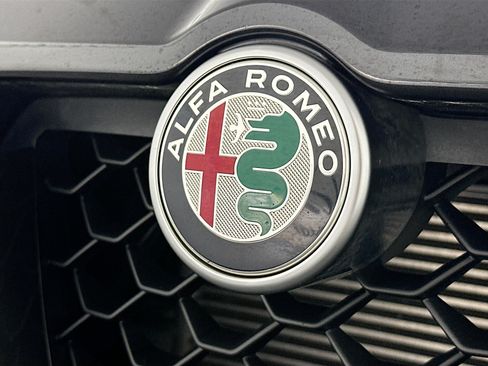 Used 2023 Alfa Romeo Stelvio Veloce AWD/4WD image 36