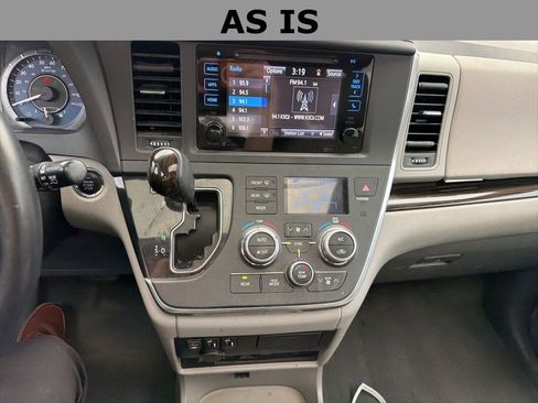 Used 2015 Toyota Sienna XLE Premium image 16