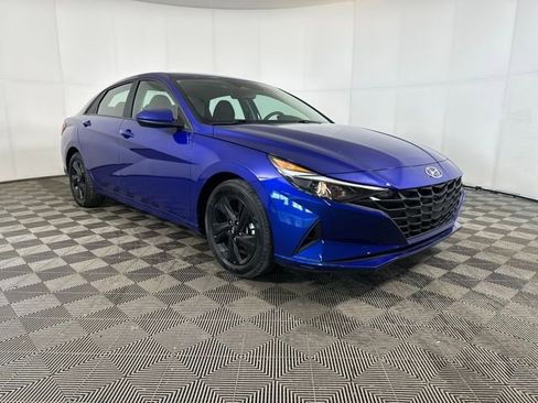 Used 2023 Hyundai Elantra SEL w/ Preferred Accessory Package image 2