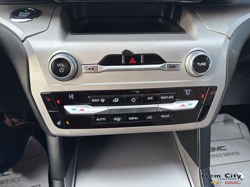 Used 2020 Ford Explorer XLT w/ Comfort Package image 22