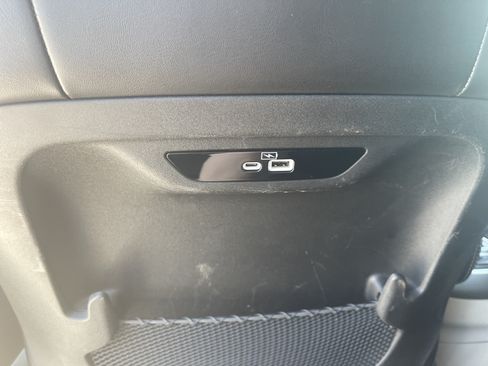 Used 2023 Chrysler Pacifica Limited FWD image 37